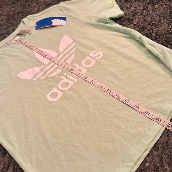 Adidas tee boxy cropped tshirt NWT S - Picture 9 of 9
